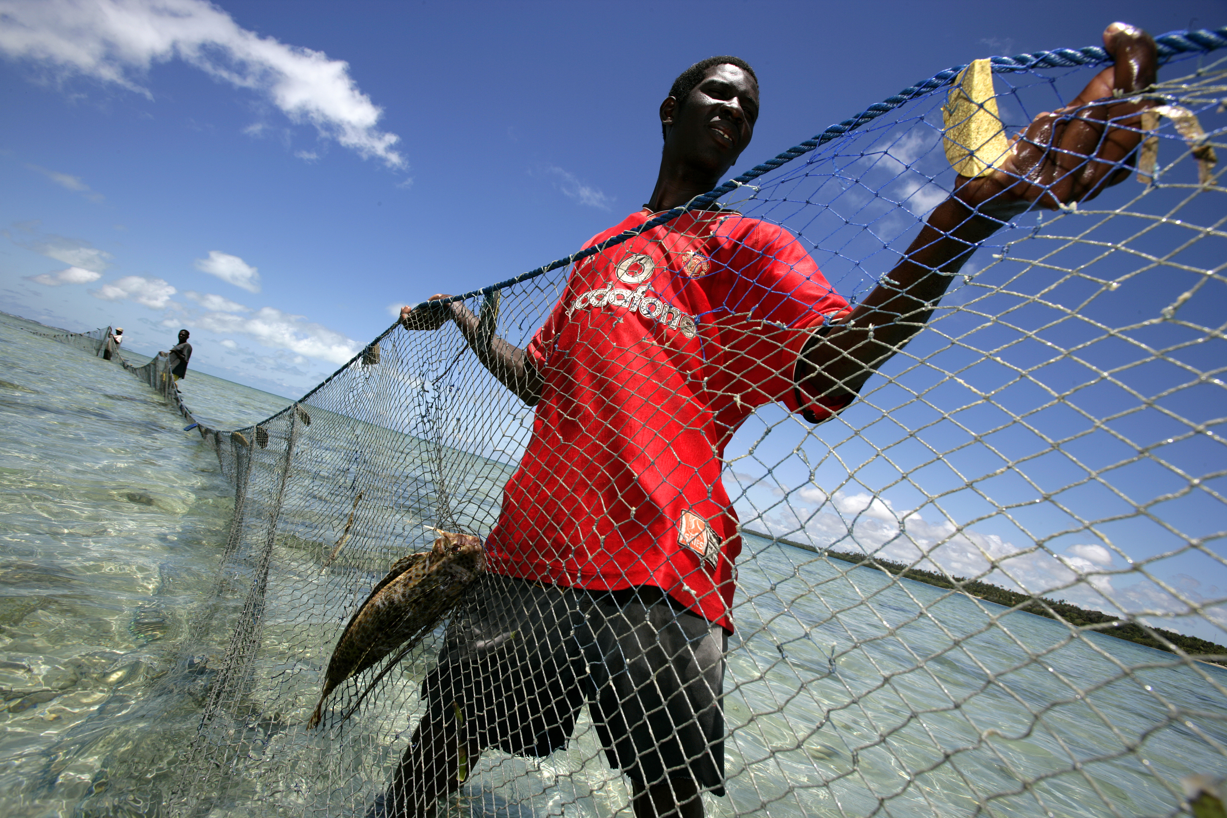 Gill net fisherman pulling in nets, Tanzania. Credit: Brent Stirton/Getty images/WWF UK Gill net fisherman pulling in nets, Tanzania. Credit: Brent Stirton/Getty images/WWF UK