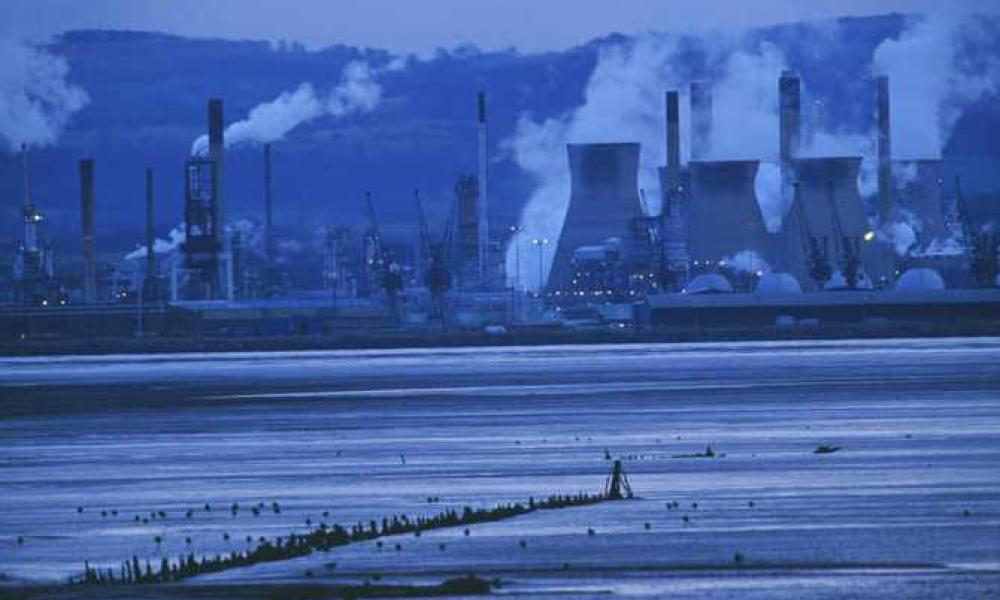 Oil Refinery - © WWF