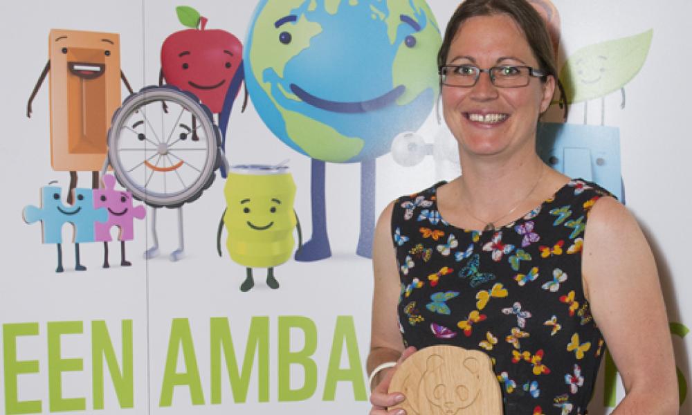 Elaenor Teacher winner 2015 ©Richard Stonehouse / WWF-UK Thumbnail