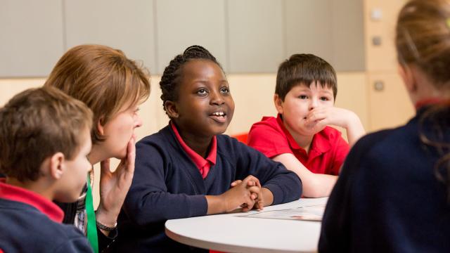 Schools exploring the world of WWF © Richard Stonehouse / WWF-UK