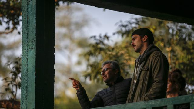Nicholas Hoult in Nepal Speaking to local © Narendra Shrestha