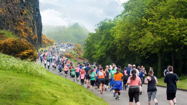 Runners in Edinburgh taking on beautiful park route