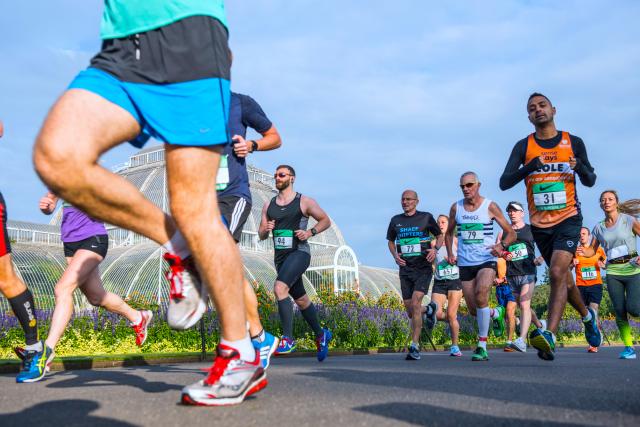 Richmond Half runners in Kew Gardens