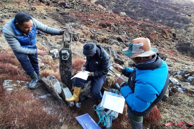 Data entry while setting up a camera trap