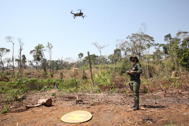 Agents receive drone training from WWF-Brazil