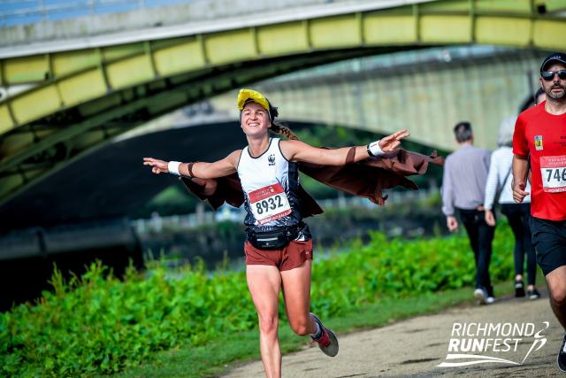 WWF runner at Richmond Bridge
