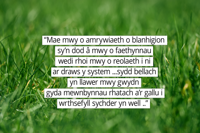 Mae mwy o amrywiaeth o blanhigion sy’n dod â mwy o faethynnau wedi rhoi mwy o reolaeth i ni ar draws y system ... sydd bellach yn llawer mwy gwydn gyda mewnbynnau rhatach a’r gallu i wrthsefyll sychder yn well ..”