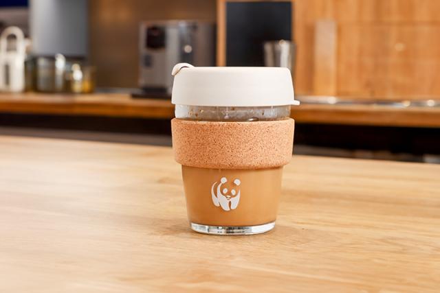 Reusable latte cork keep cup with tea in