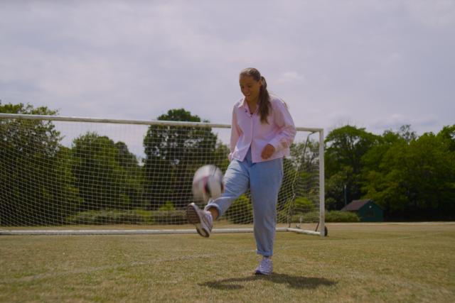 Fran Kirby play keepy uppies with football
