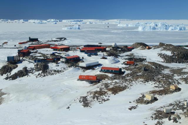 Dumont d'Urville station