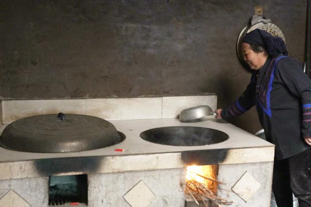 Energy efficient cookstove built as part of the project in Meigu Dafengding 