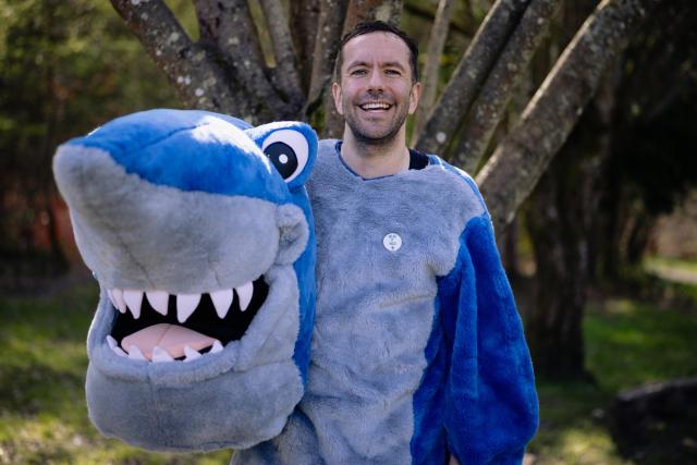 Sam Ratzer park runner - in shark outfit