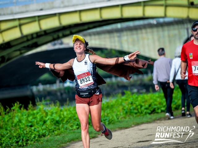 WWF runner at Richmond Bridge