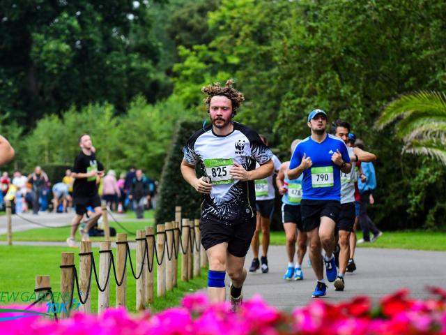 WWF runner passing through Kew Gardens