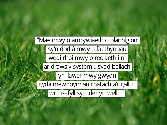 Mae mwy o amrywiaeth o blanhigion sy’n dod â mwy o faethynnau wedi rhoi mwy o reolaeth i ni ar draws y system ... sydd bellach yn llawer mwy gwydn gyda mewnbynnau rhatach a’r gallu i wrthsefyll sychder yn well ..”
