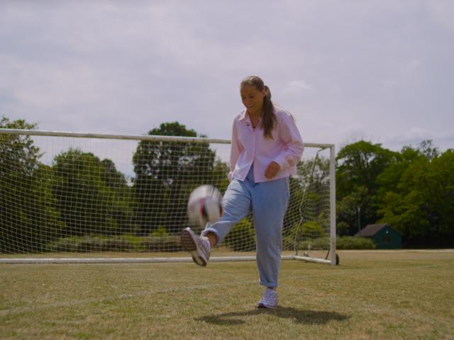 Fran Kirby play keepy uppies with football
