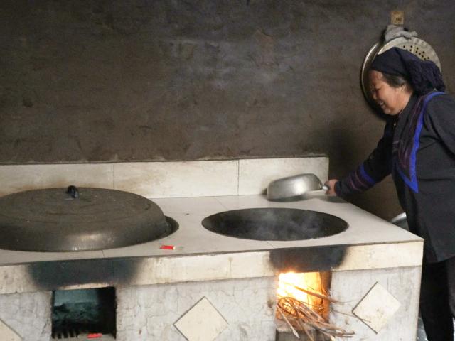 Energy efficient cookstove built as part of the project in Meigu Dafengding 