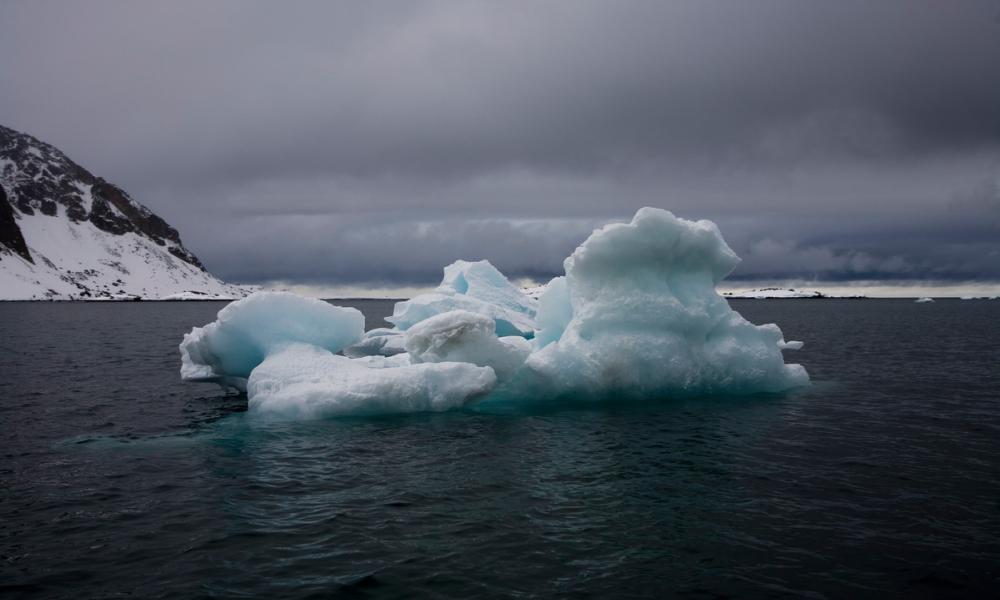 Drifting ice. 'Voyage for the future', 80 degrees north, Spitsbergen (Svalbard) arctic archipelago, Norway. © WWF / Sindre Kinnerød