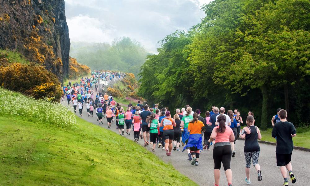 Runners in Edinburgh taking on beautiful park route