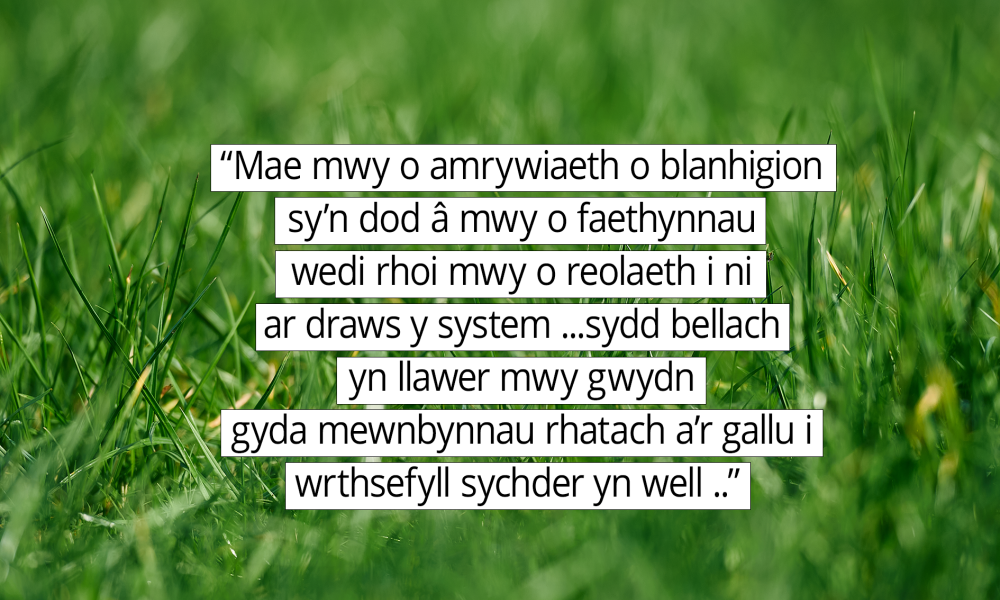 Mae mwy o amrywiaeth o blanhigion sy’n dod â mwy o faethynnau wedi rhoi mwy o reolaeth i ni ar draws y system ... sydd bellach yn llawer mwy gwydn gyda mewnbynnau rhatach a’r gallu i wrthsefyll sychder yn well ..”