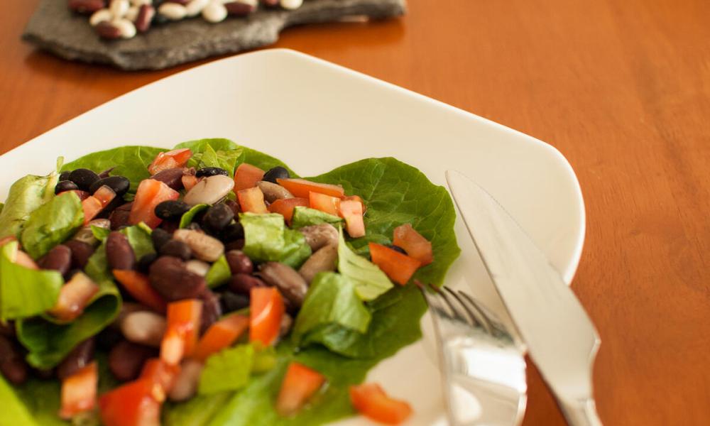 Plated salad with lettuce, chopped tomatoes and beans