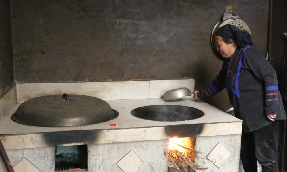 Energy efficient cookstove built as part of the project in Meigu Dafengding 