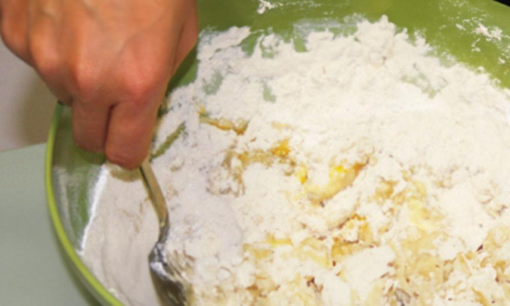 polar bear cubcake - step 2