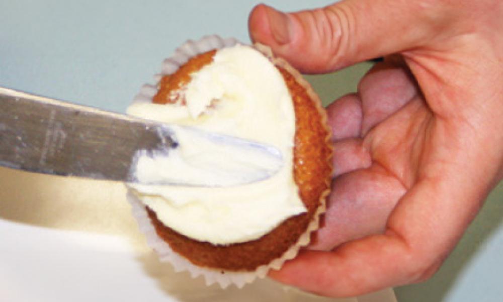 polar bear cubcakes - step 6