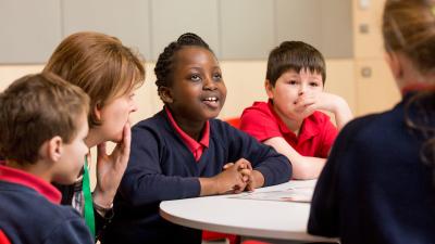 Schools exploring the world of WWF © Richard Stonehouse / WWF-UK