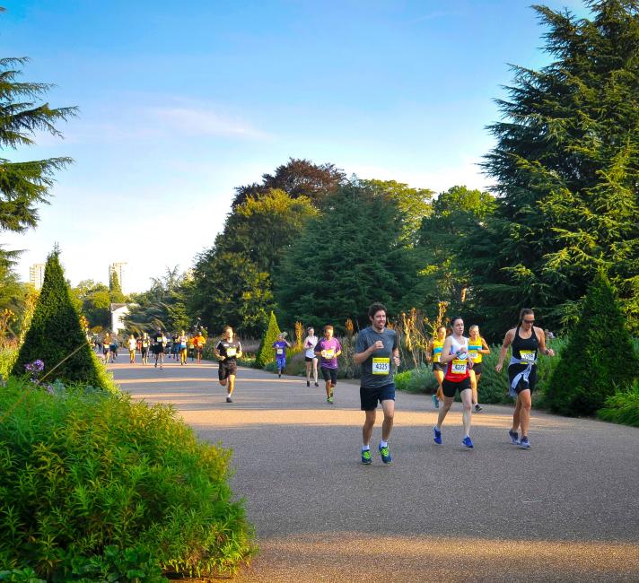 runners through Kew Gardens