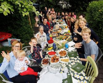 HOW TO ORGANISE A BIG LUNCH