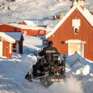 POLICE OFFICER TORBEN KLOSE, ITTOQQORTOORMIIT © JAMES MORGAN / WWF 
